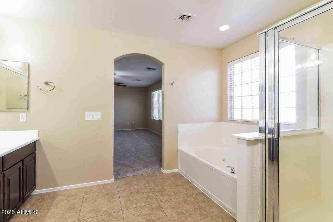 42564 W Palmyra Ln - Photo 7 of 15