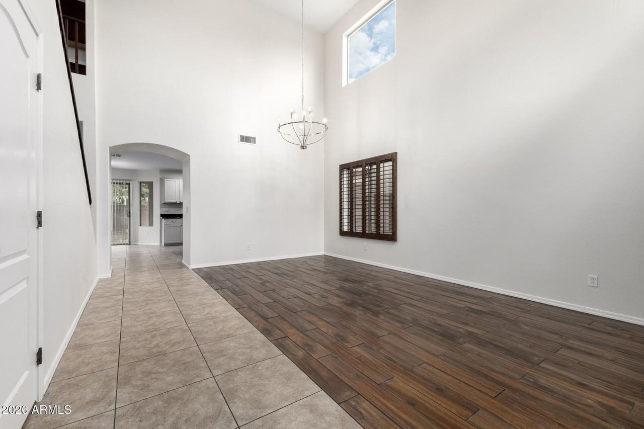 10046 W Veliana Way - Photo 4 of 37