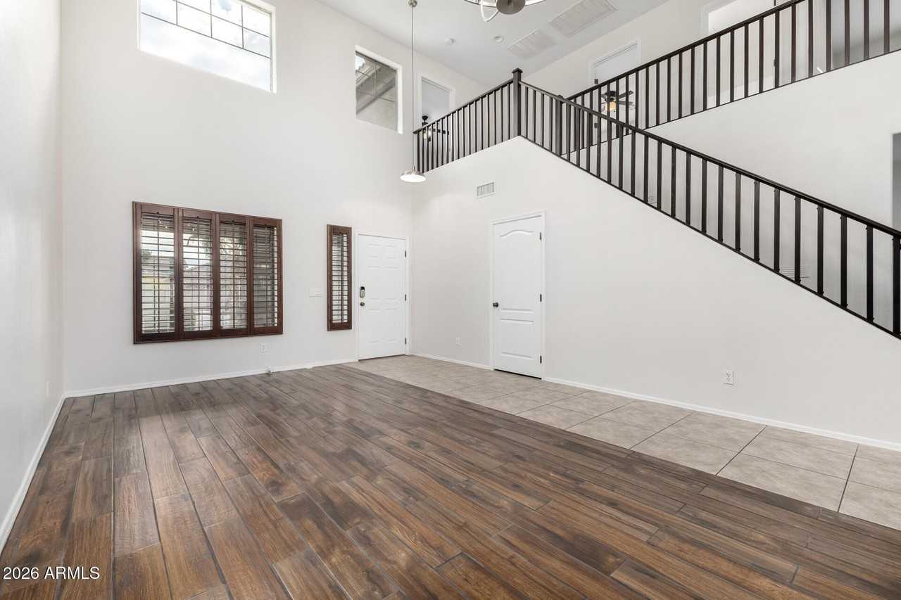 10046 W Veliana Way - Photo 6 of 37