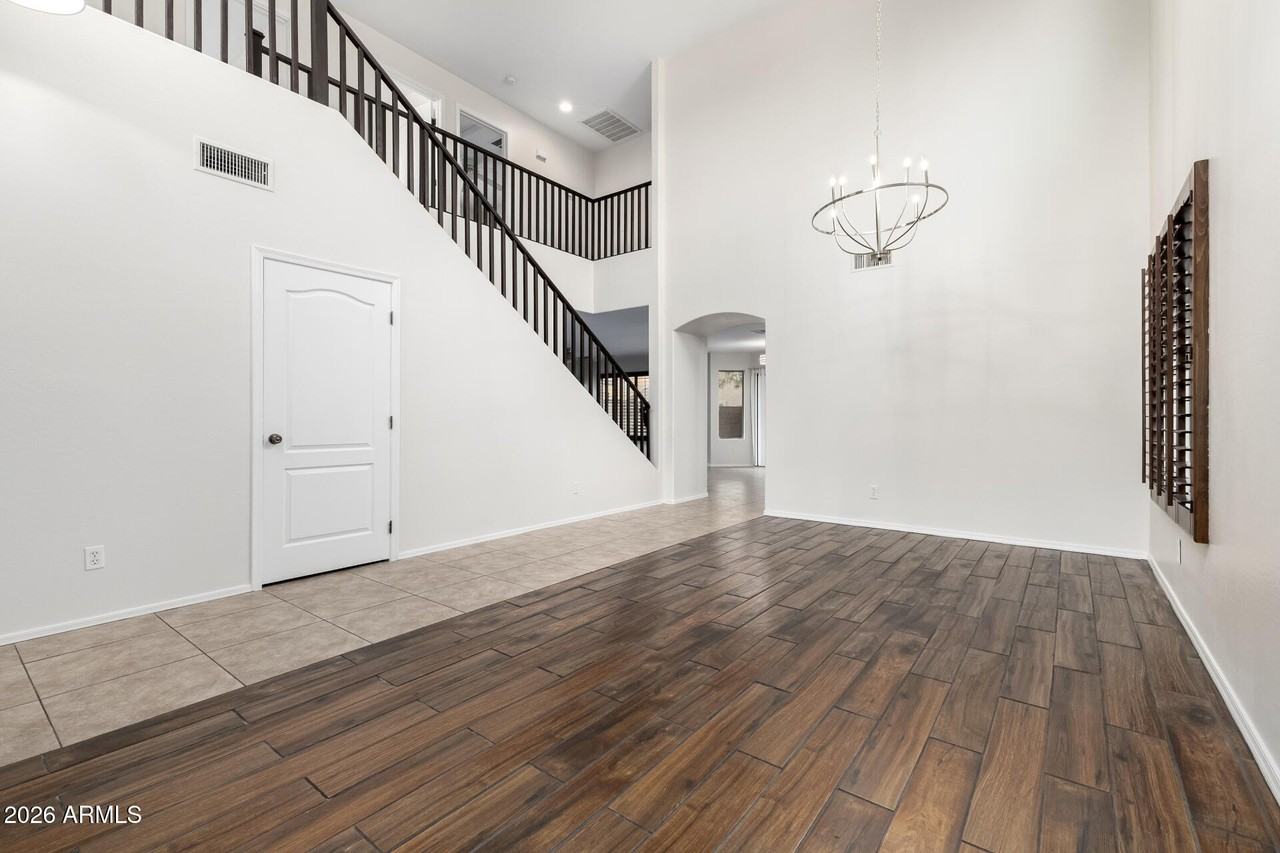 10046 W Veliana Way - Photo 7 of 37