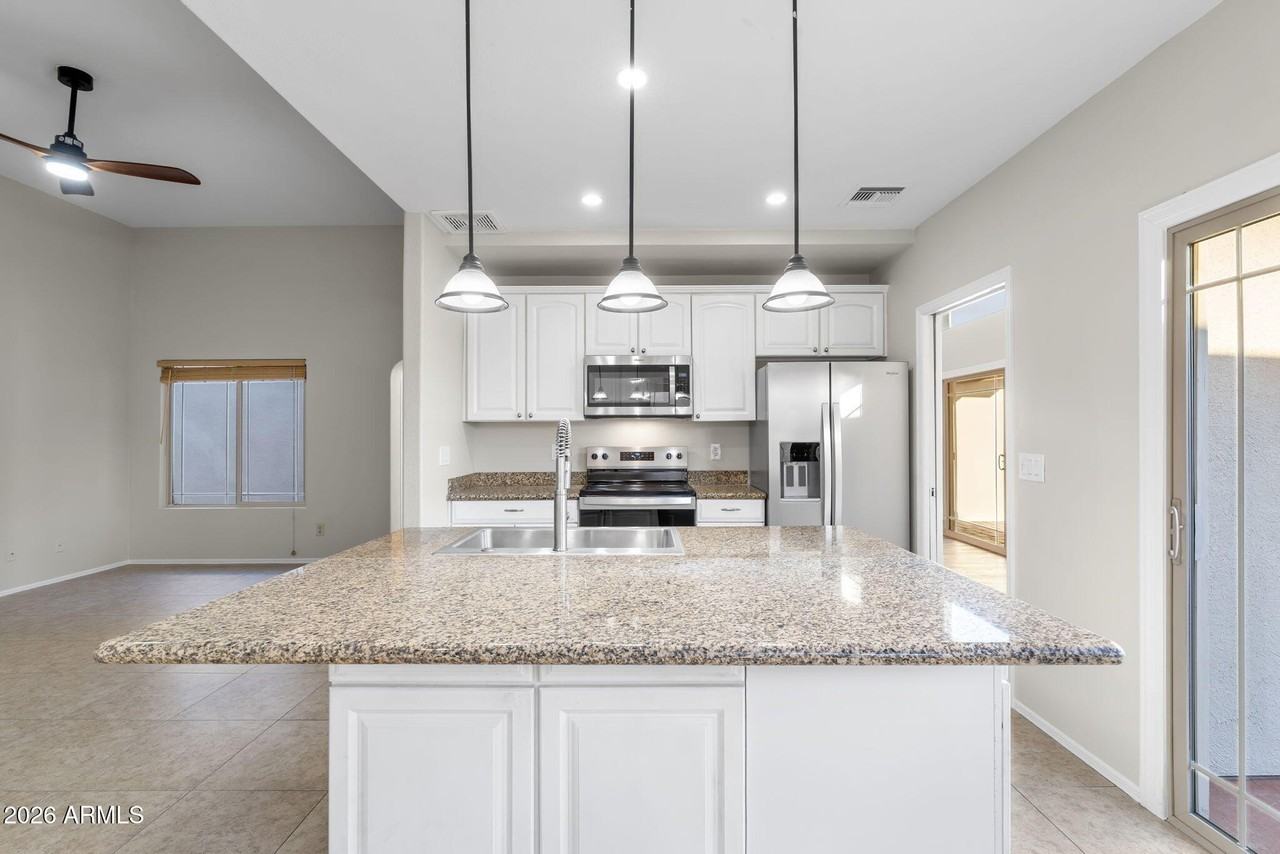 8841 E Meadow Hill Dr - Photo 4 of 33