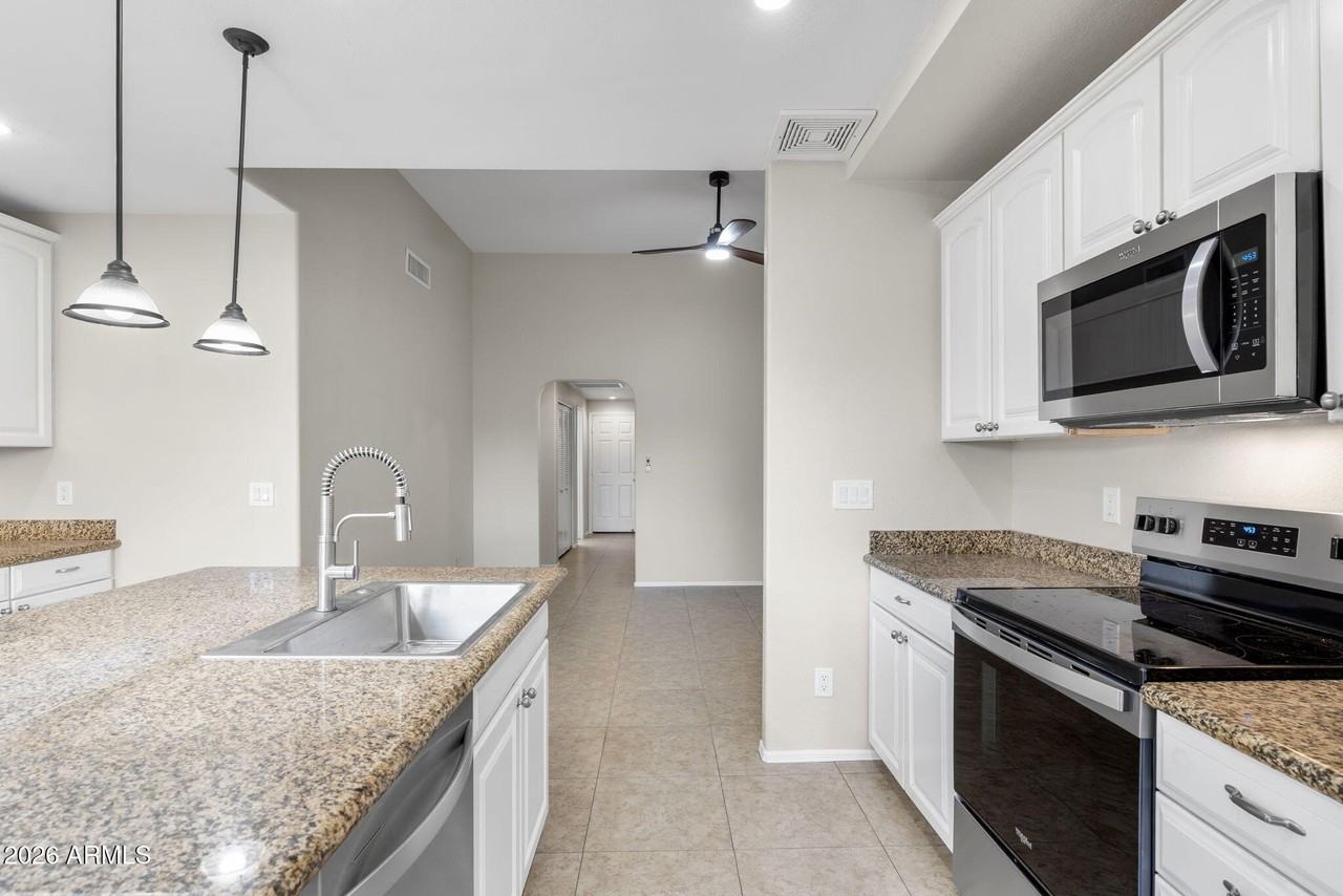 8841 E Meadow Hill Dr - Photo 5 of 33