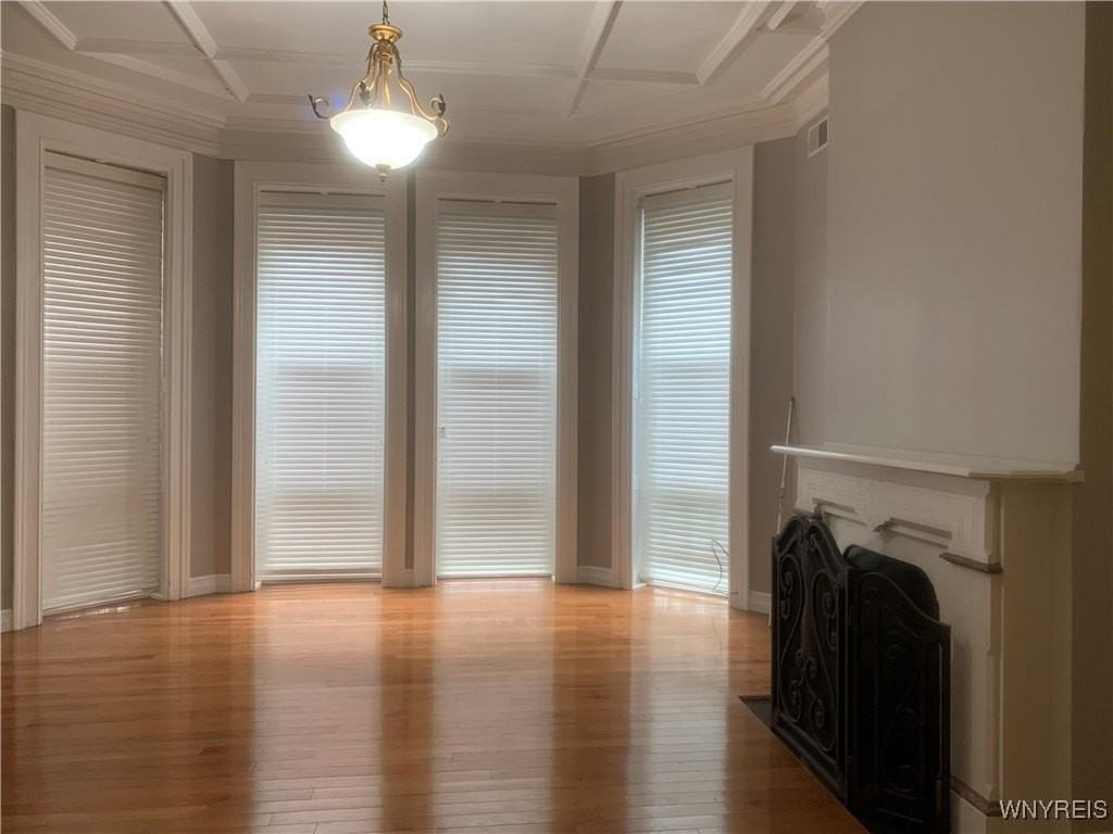 900 Main St - Photo 5 of 12