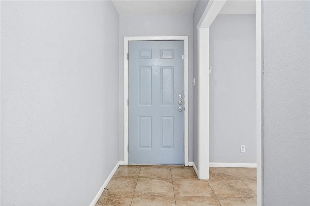 1305 Peterson Dr - Photo 3 of 28