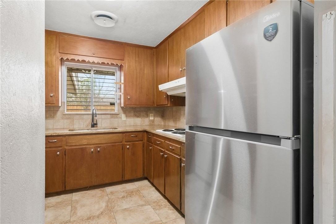 1305 Peterson Dr - Photo 7 of 28