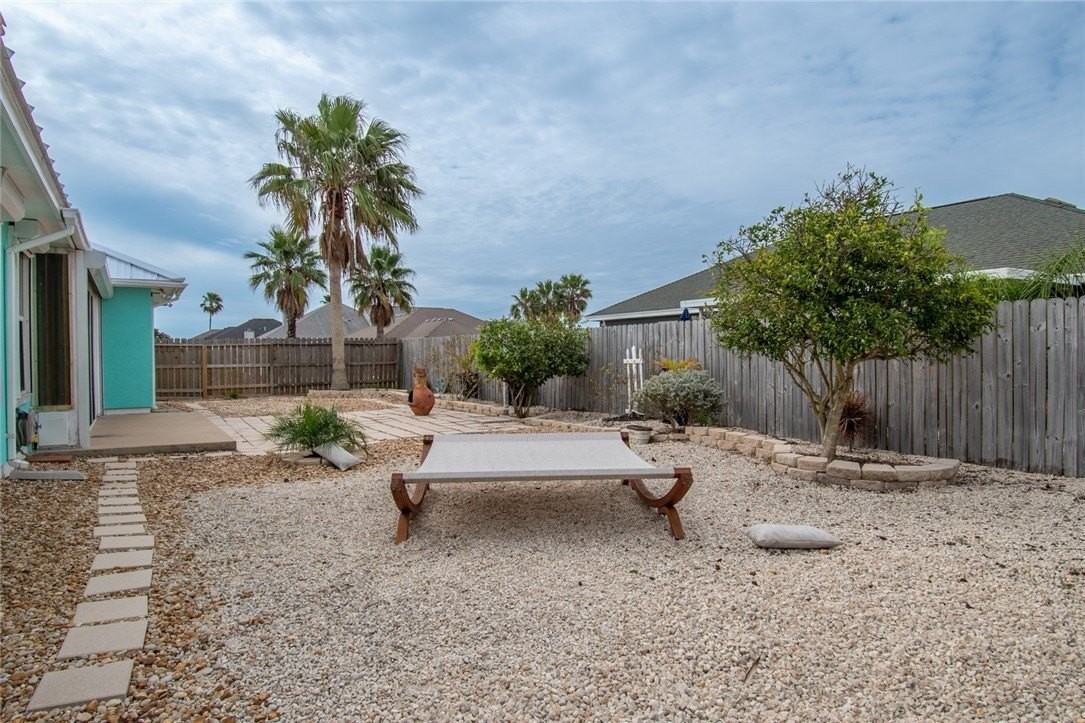 15517 Finistere St - Photo 4 of 36