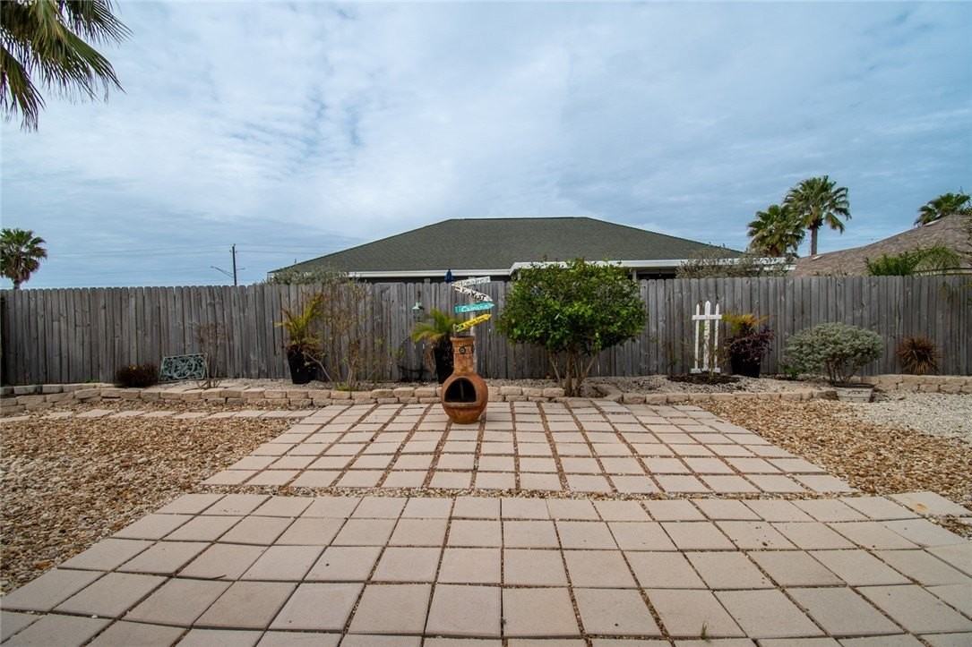 15517 Finistere St - Photo 7 of 36