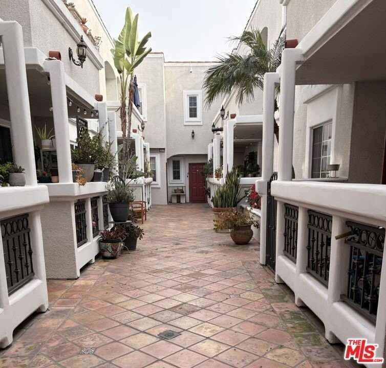 1076 S Orange Grove Ave Apt 10 #10 - Photo 2 of 26