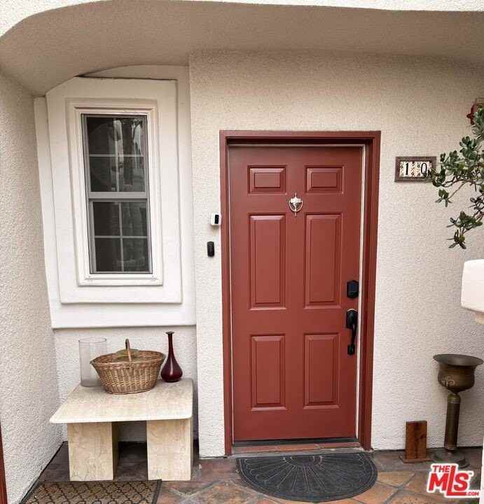 1076 S Orange Grove Ave Apt 10 #10 - Photo 3 of 26