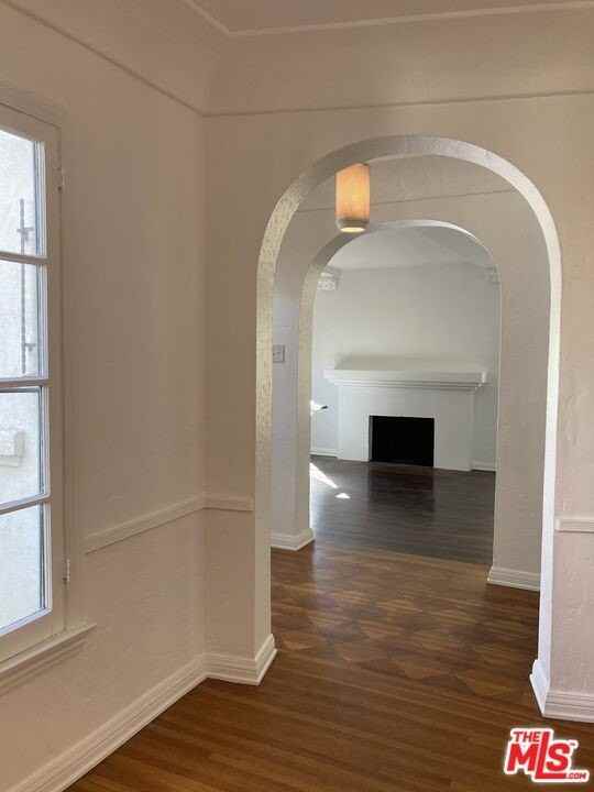 1045 S Crescent Heights Blvd - Photo 6 of 40