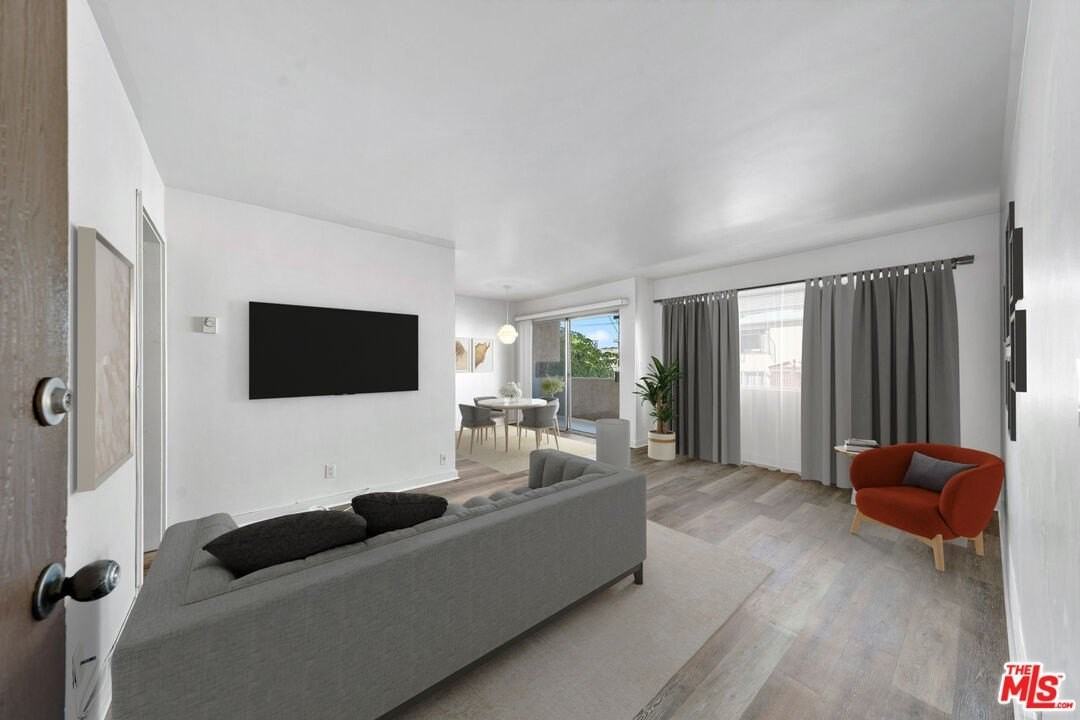 11670 Iowa Ave Apt 3 #3 - Photo 3 of 21