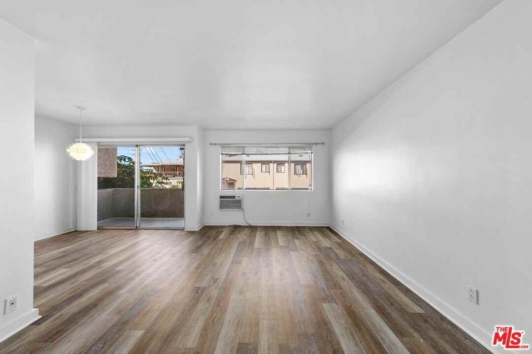 11670 Iowa Ave Apt 3 #3 - Photo 6 of 21