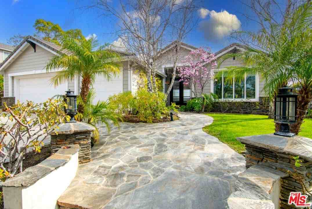 7526 Wiscasset Dr - Photo 2 of 45