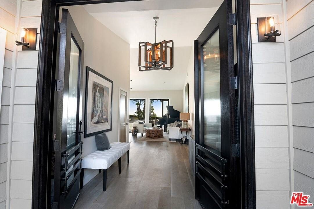 7526 Wiscasset Dr - Photo 3 of 45