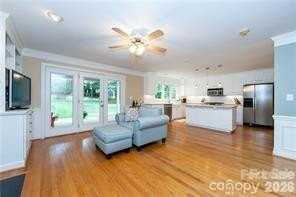 2430 Willowbrook Dr - Photo 3 of 10