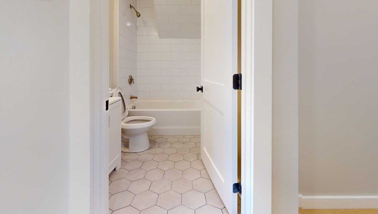 19-21 Gordon Street19-21 Gordon Street - 19 - 1 #19-1 - Photo 2 of 5