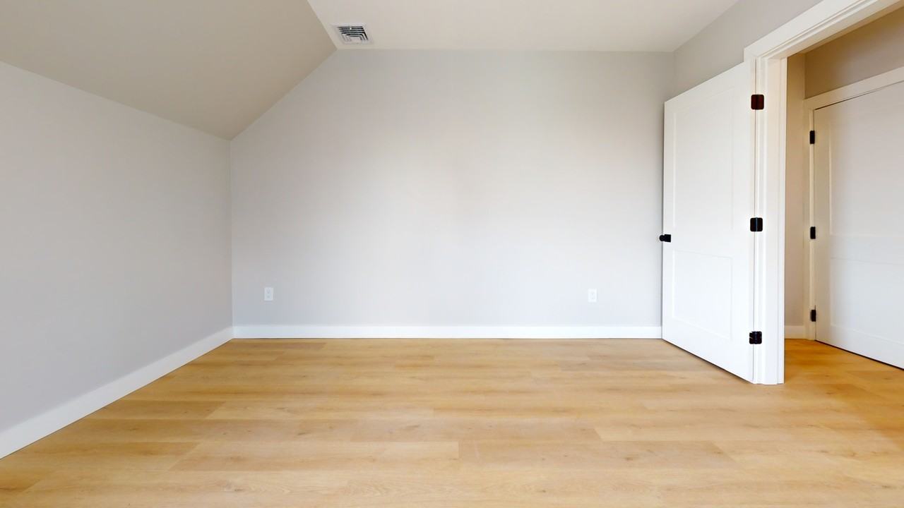 19-21 Gordon Street19-21 Gordon Street - 19 - 1 #19-1 - Photo 3 of 5