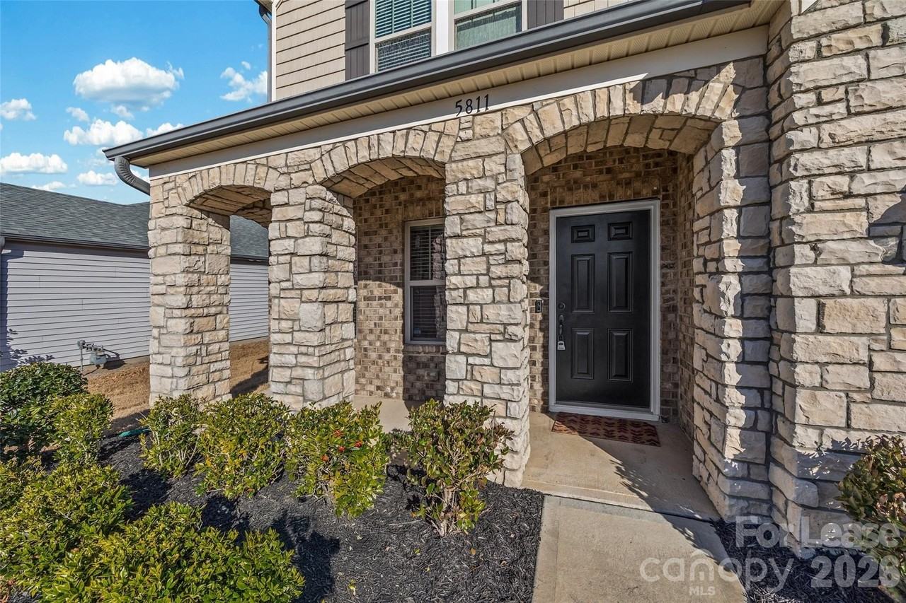 5811 Fenway Dr - Photo 3 of 41