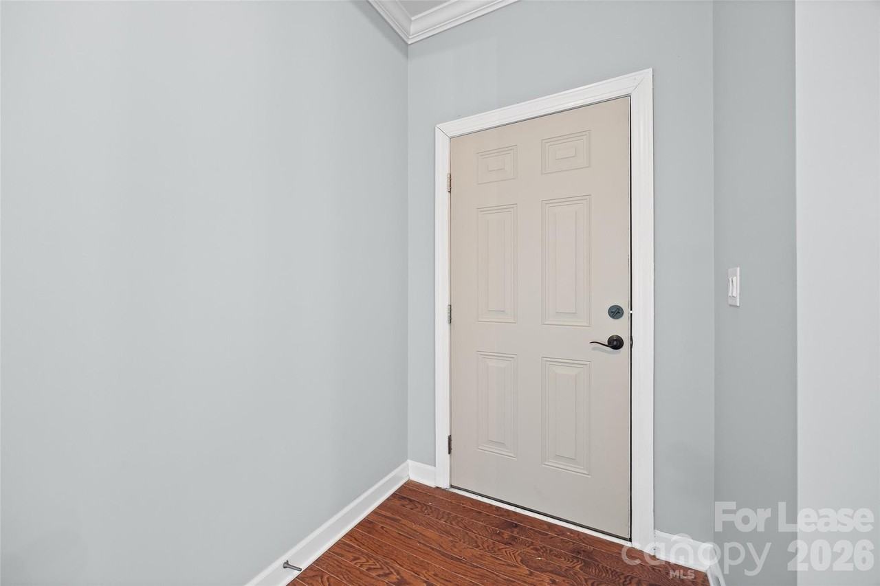 5811 Fenway Dr - Photo 4 of 41