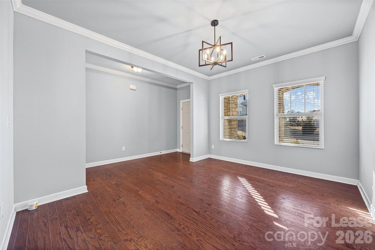 5811 Fenway Dr - Photo 5 of 41