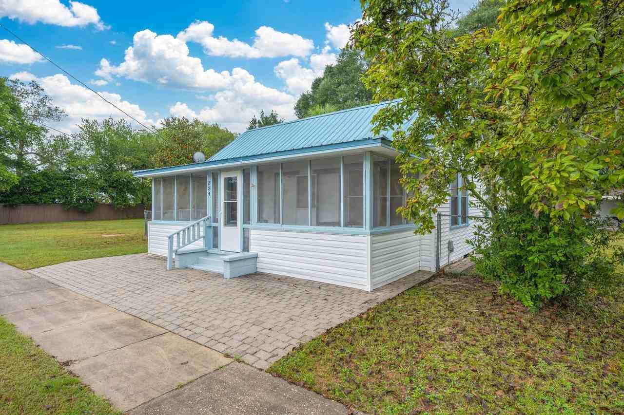 346 Crescent Dr - Photo 2 of 32