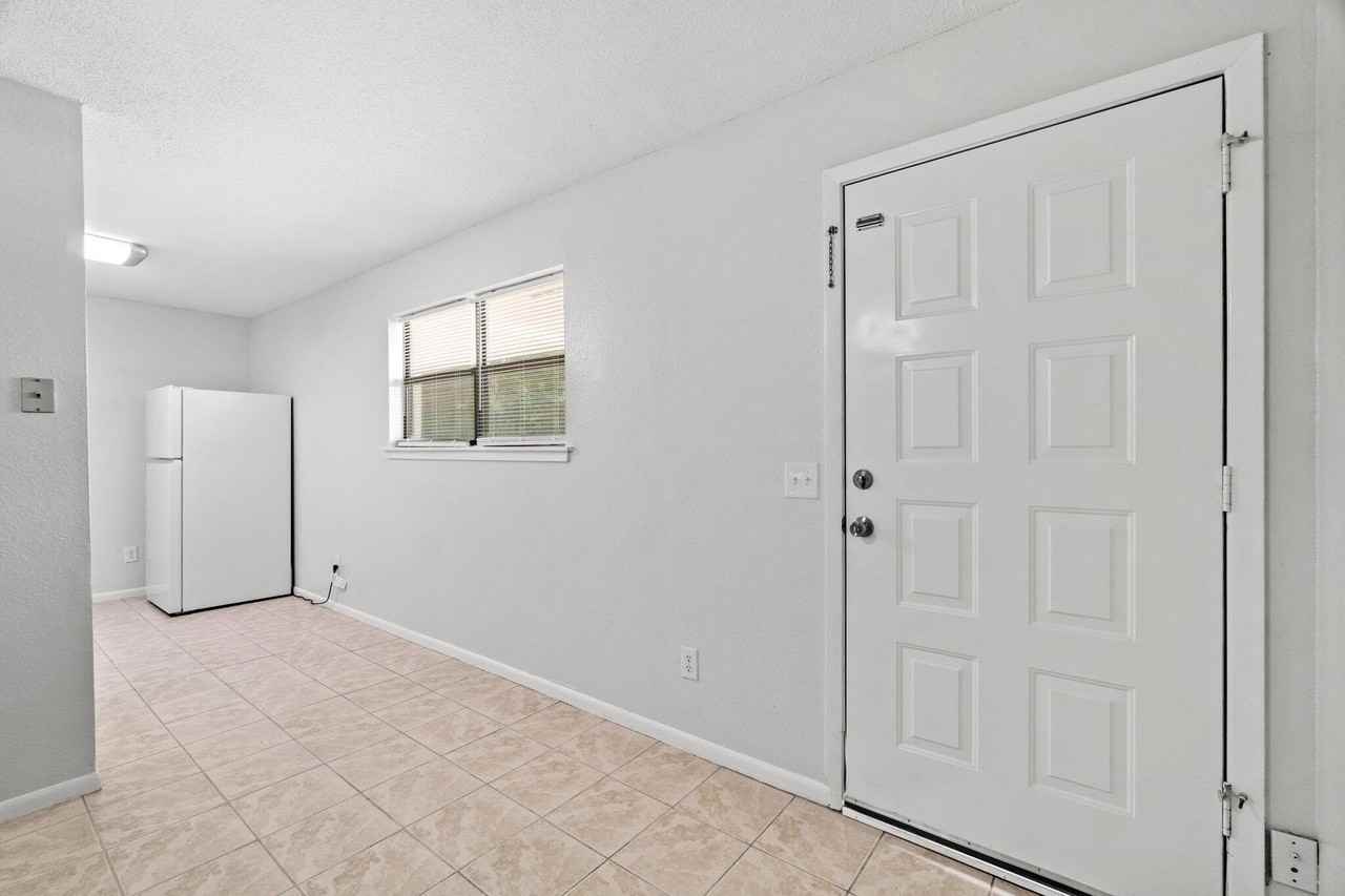 248 Four Mile Rd Apt A #A - Photo 4 of 17