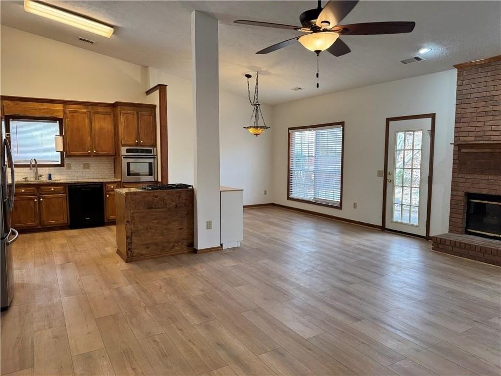 487 Ravinia Way - Photo 4 of 36