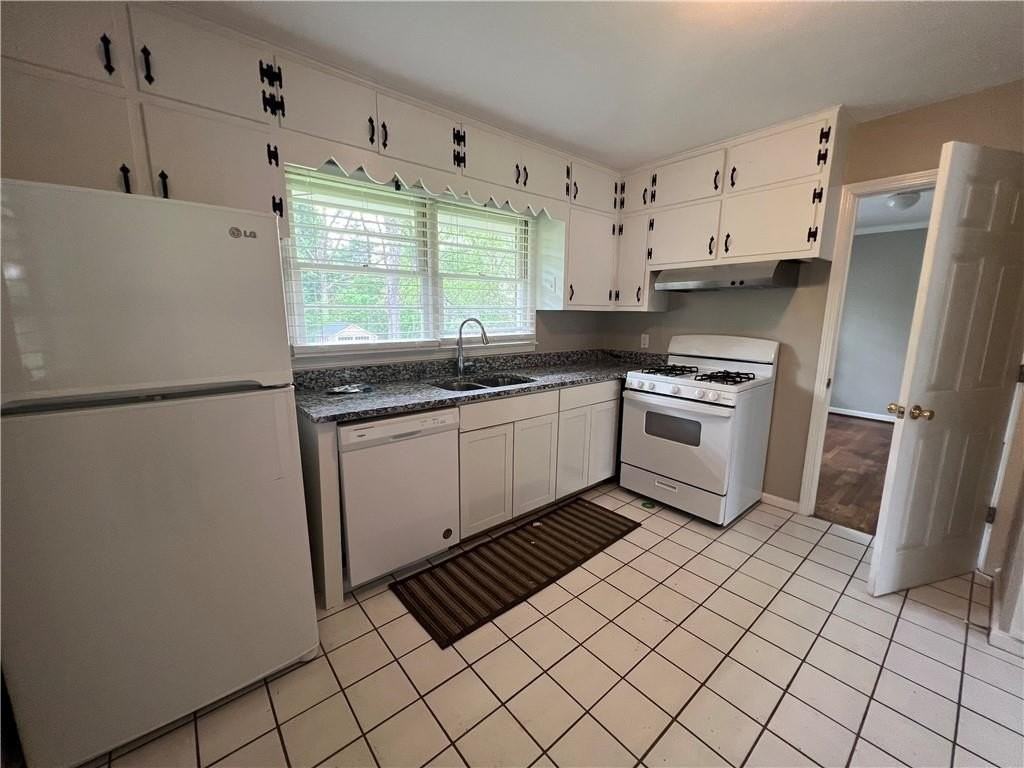 1369 Longview Dr - Photo 2 of 8