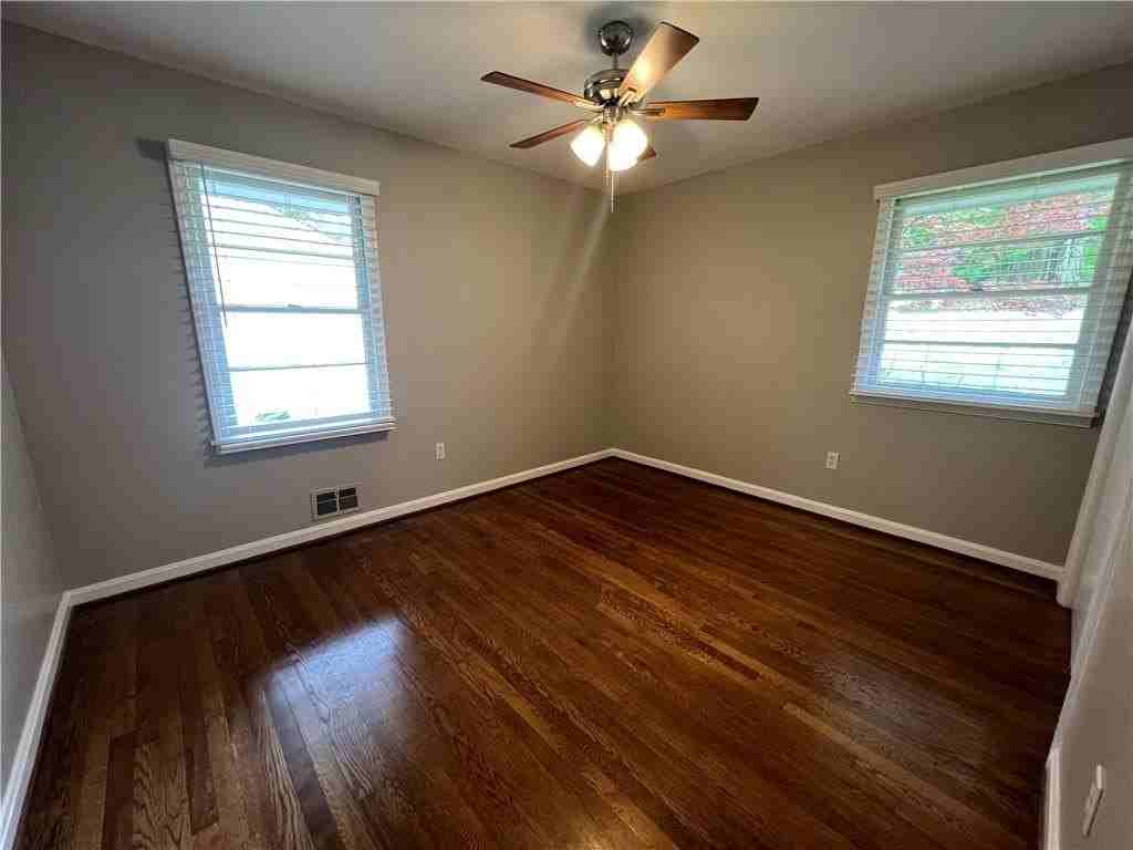 1369 Longview Dr - Photo 6 of 8