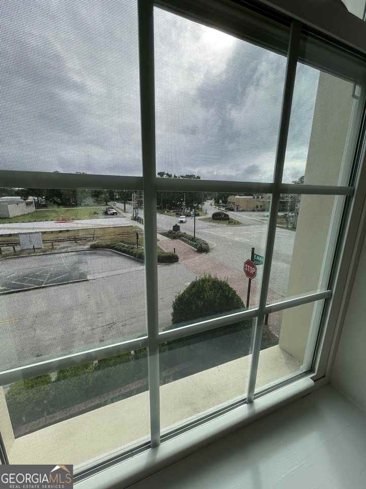 65 E Main St - Photo 3 of 45