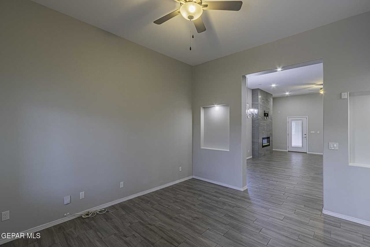 14641 Ciambriello Ave - Photo 3 of 30