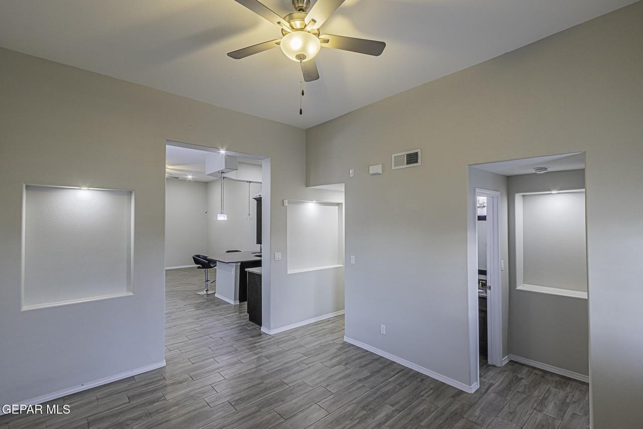 14641 Ciambriello Ave - Photo 4 of 30