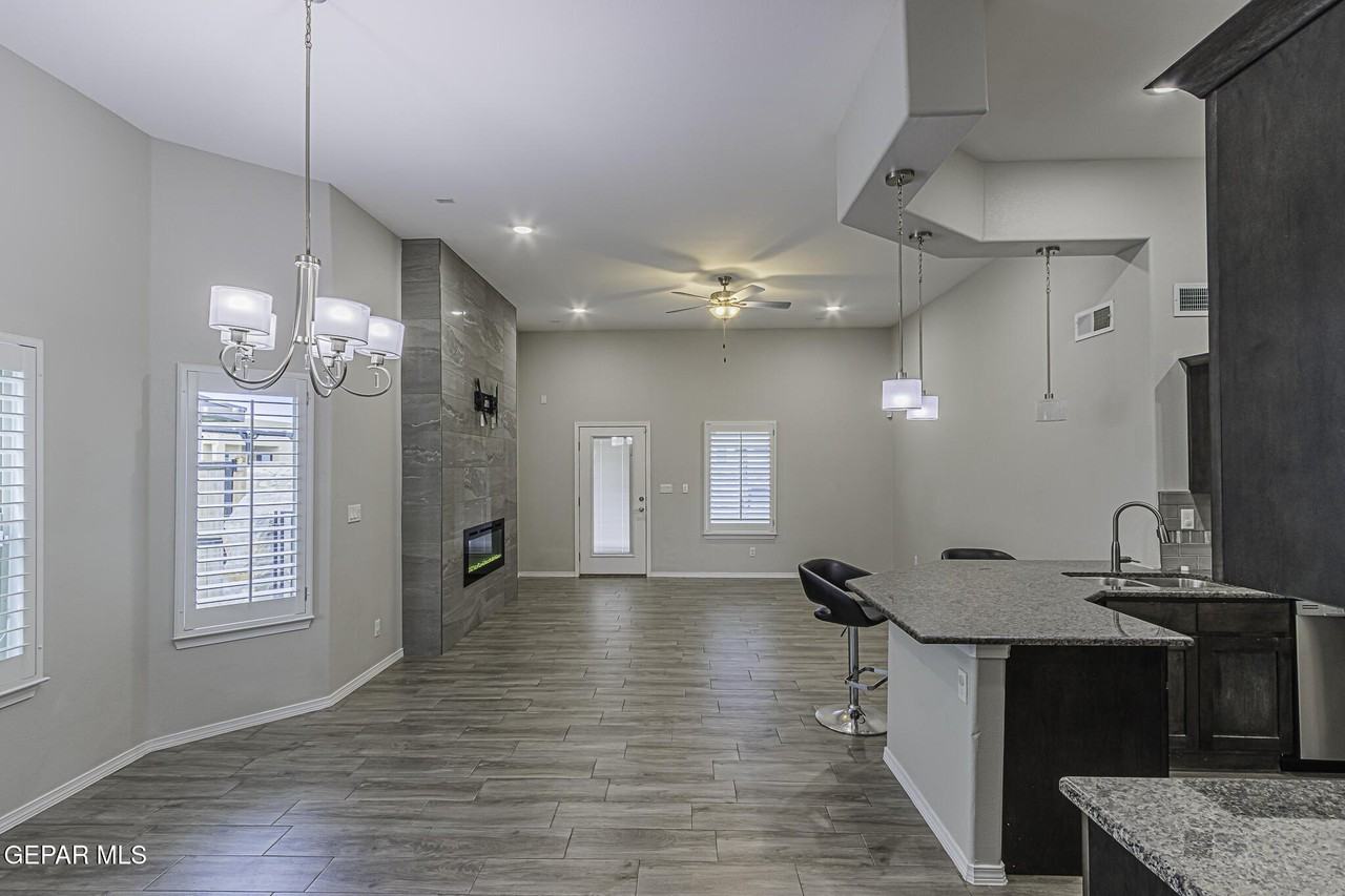 14641 Ciambriello Ave - Photo 5 of 30