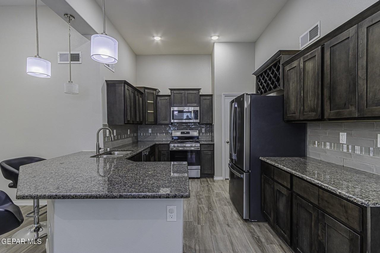 14641 Ciambriello Ave - Photo 7 of 30