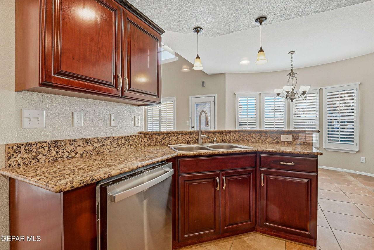 6398 Franklin Summit Dr - Photo 7 of 50