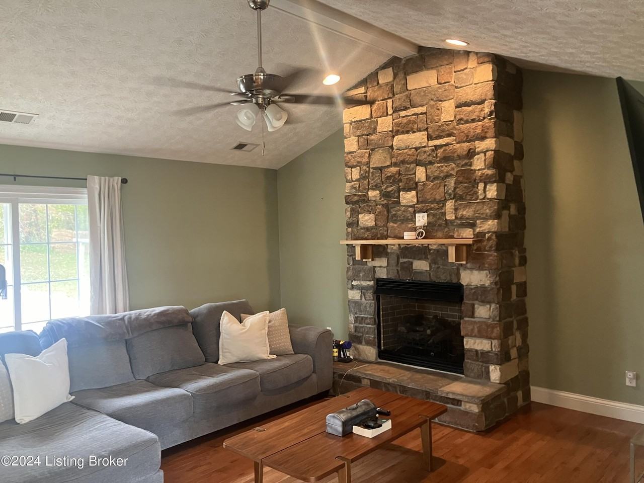 80 Bottle Dr - Photo 3 of 19