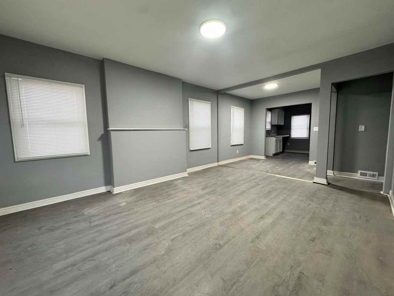 11400 Abington Ave - Photo 2 of 7