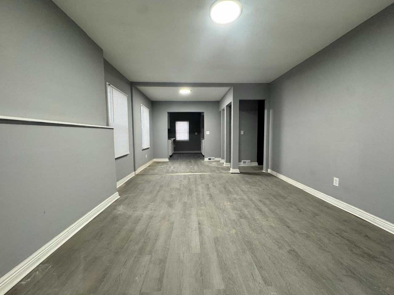 11400 Abington Ave - Photo 4 of 7