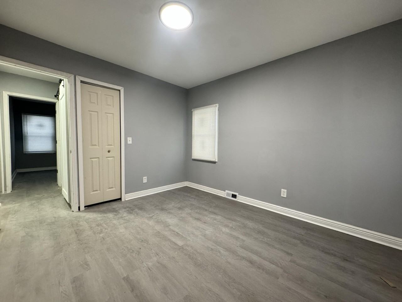 11400 Abington Ave - Photo 5 of 7