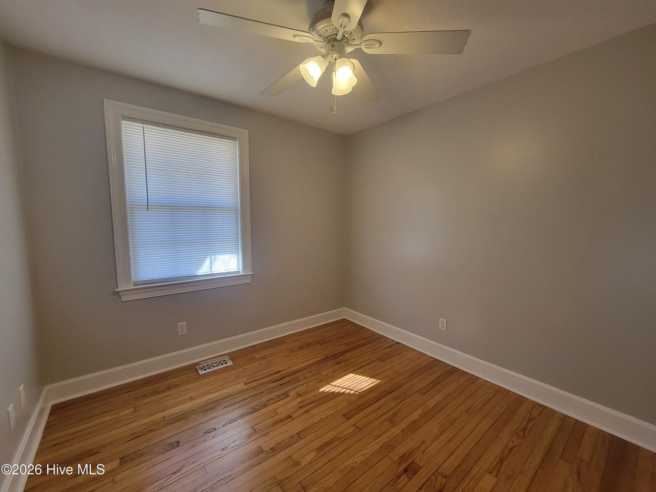 211 Mcarthur Dr - Photo 2 of 16