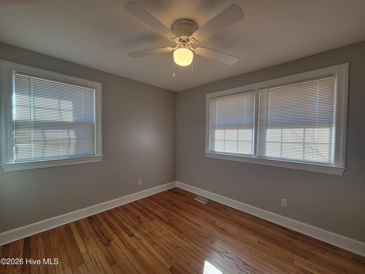 211 Mcarthur Dr - Photo 3 of 16