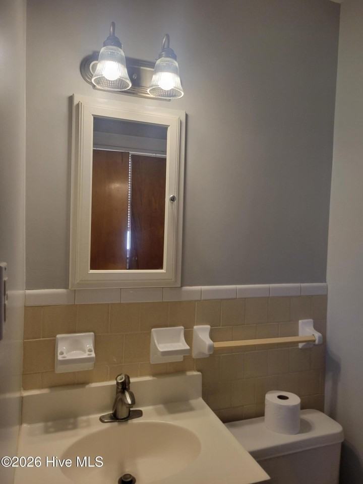 211 Mcarthur Dr - Photo 7 of 16