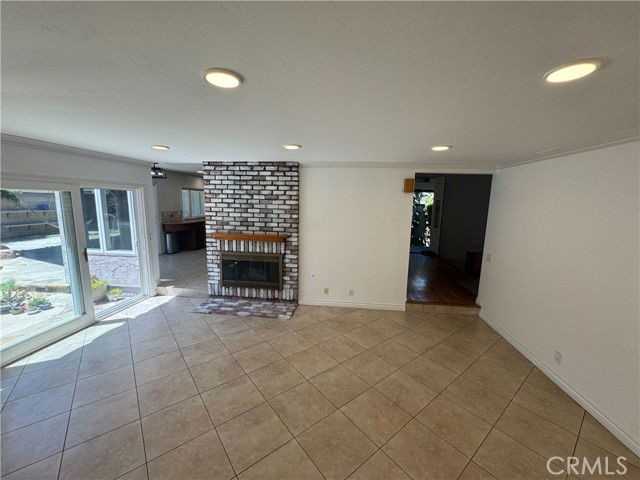 21041 Shaw Ln - Photo 3 of 8