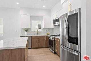 2115 Beachwood Ter - Photo 2 of 8