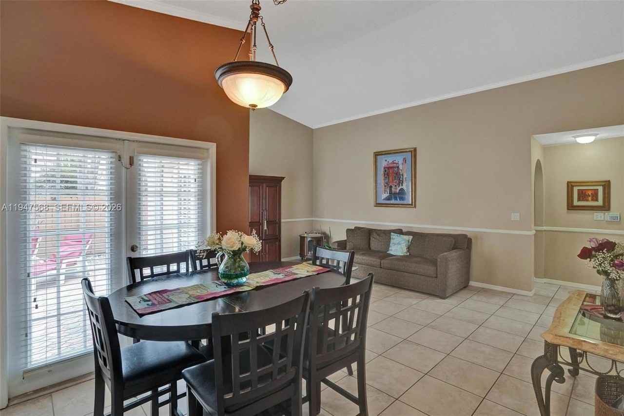 6100 Sw 114th Ave - Photo 5 of 8