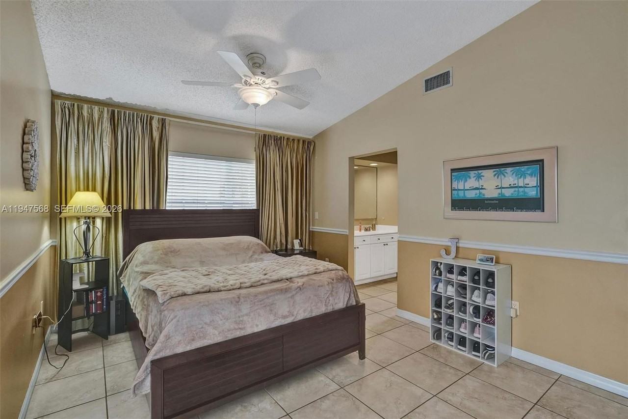 6100 Sw 114th Ave - Photo 7 of 8