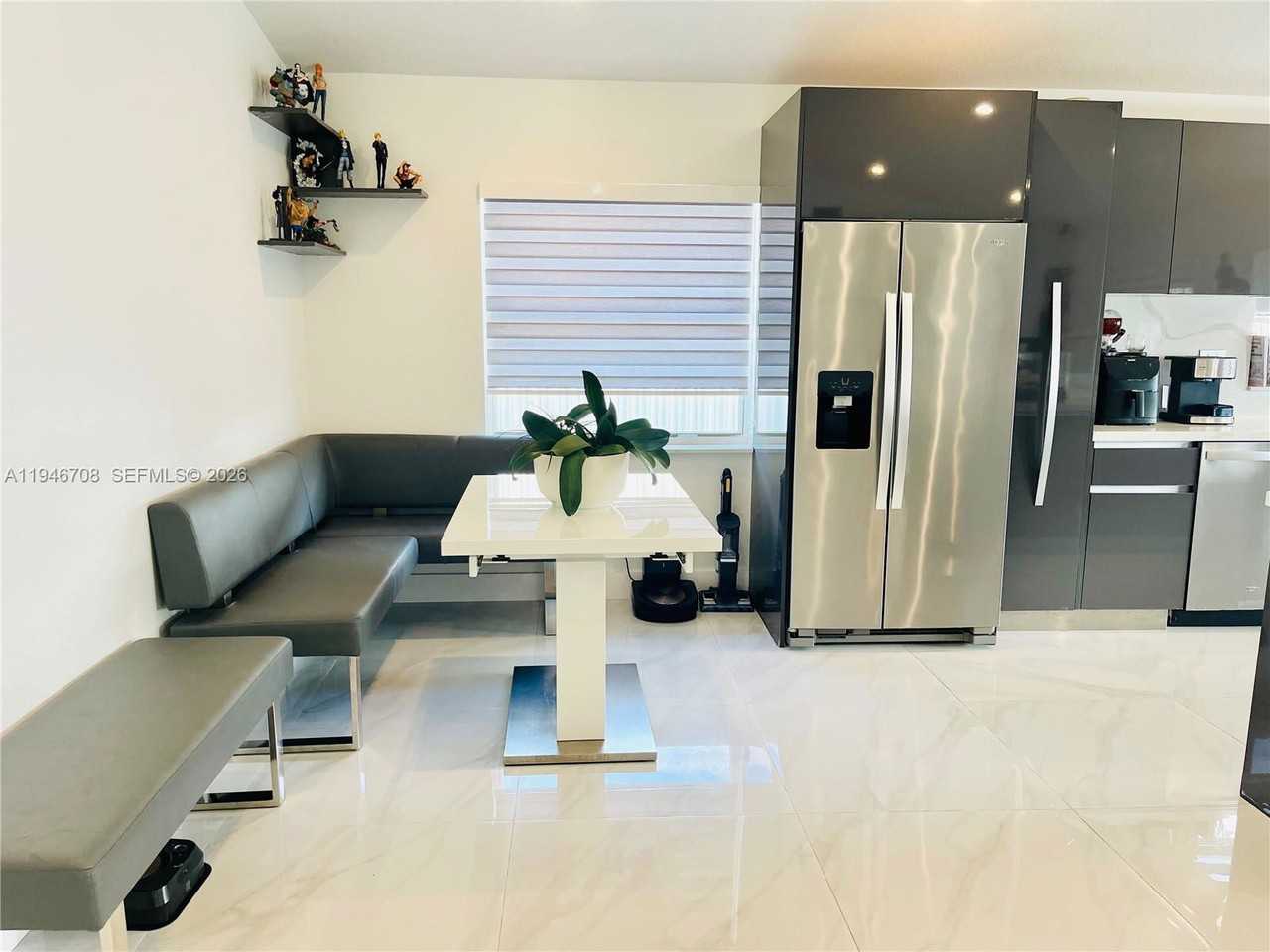 14742 Sw 176th Ter - Photo 3 of 8