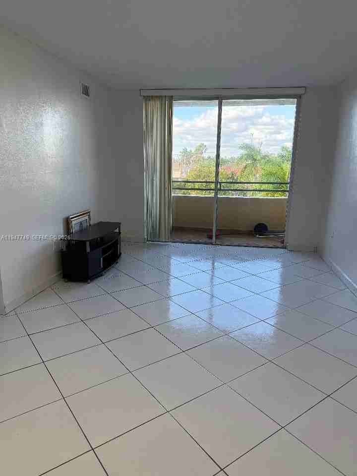 8321 Nw 7th St #1-405 - Photo 2 of 7