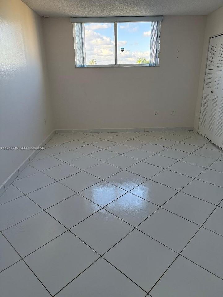 8321 Nw 7th St #1-405 - Photo 4 of 7