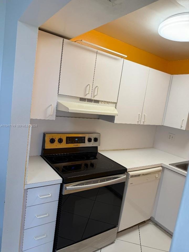 8321 Nw 7th St #1-405 - Photo 5 of 7